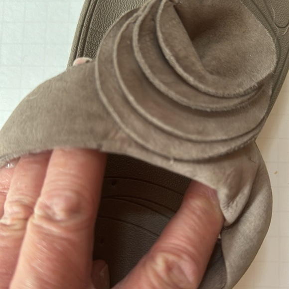 Fit Flops Florrie Putty Leather Toe Post - Picture 13 of 13